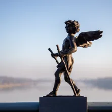 Anielski strażnik ruchu i zdrowia na moście, 19.12.2025