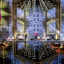 Szacujemy, że w Sylwestrowej Mocy Przebojów uczestniczyło na starówce ponad 20 tys. osób. Ile przed telewizorami? Czekamy na wyniki badań oglądalności.  31 grudnia na Rynku Staromiejskim (po raz drugi) odbyła się Sylwestrowa Moc Przebojów, zorganizowana przez Gminę Miasta Toruń, samorząd województwa kujawsko-pomorskiego i TV Polsat.  Wydarzenie - pomimo większej liczby uczestników niż rok temu - przebiegło spokojnie.  Dla mieszkańców i gości Torunia, a także widzów przed telewizorami zagrali, m.in. Perfect 