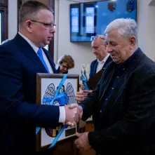 Wręczenie podziękowań Justynie Kardasz i Krzysztofowi Kołowskiemu