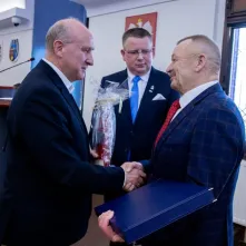 Wręczenie podziękowań Justynie Kardasz i Krzysztofowi Kołowskiemu