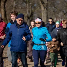 Międzypokoleniowy bieg w Parku Glazja