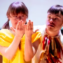 „Piękna i Bestia” w wykonaniu Teatru „Czy TAK, czy NIE?”