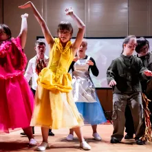 „Piękna i Bestia” w wykonaniu Teatru „Czy TAK, czy NIE?”