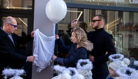 Aniołek prz ul. Szczytej 6 odsłonięty, 2.03.2026