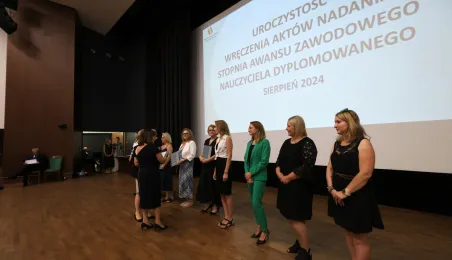 Nauczyciele dyplomowani odebrali akty nadania stopnia awansu