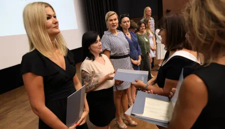 Nauczyciele dyplomowani odebrali akty nadania stopnia awansu