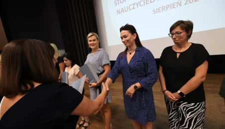 Nauczyciele dyplomowani odebrali akty nadania stopnia awansu
