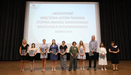 Nauczyciele dyplomowani odebrali akty nadania stopnia awansu