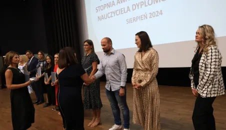 Nauczyciele dyplomowani odebrali akty nadania stopnia awansu