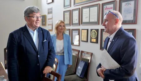 Dr hab. Marlena Ciechan-Kujawa, dr hab. Jerzy Boehlke i wiceprezydent Rafał Pietrucień