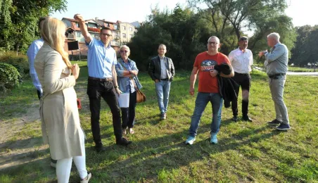 Przekazanie terenu do badań archeologom z UMK