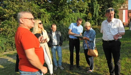 Przekazanie terenu do badań archeologom z UMK