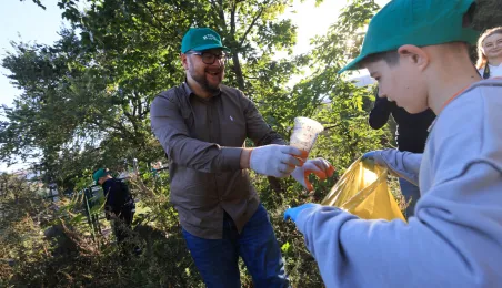Prezydent Torunia sprząta świat z uczniami SP 24