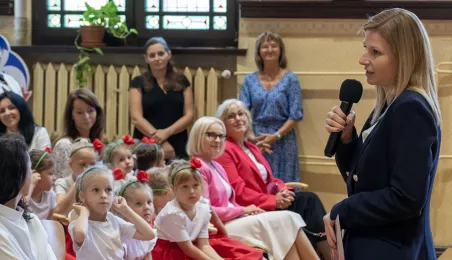 Przedszkolaki i wiceprezydent Dagmara Zielińska