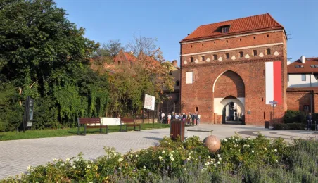 Skwer przy Bramie Klasztornej w Toruniu