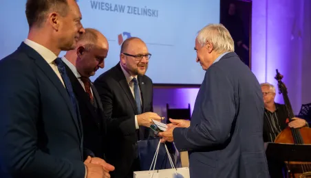 Wręczenie odznaczeń za zasługi dla turystyki - Wiesław Zieliński