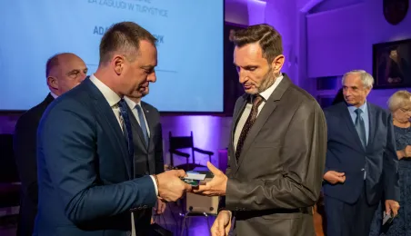 Wręczenie odznaczeń za zasługi dla turystyki - Adam Mikołajczyk