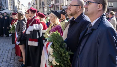 Inauguracja Roku Akademickiego 2024/2025 na UMK - złożenie kwiatów
