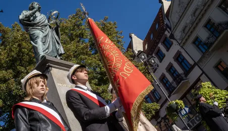 Inauguracja Roku Akademickiego 2024/2025 na UMK - złożenie kwiatów