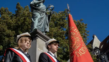 Inauguracja Roku Akademickiego 2024/2025 na UMK - złożenie kwiatów