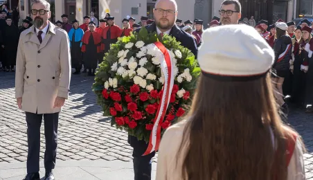 Inauguracja Roku Akademickiego 2024/2025 na UMK - złożenie kwiatów