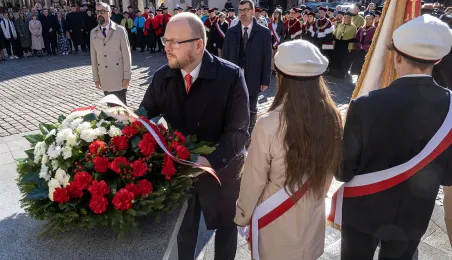 Inauguracja Roku Akademickiego 2024/2025 na UMK - złożenie kwiatów