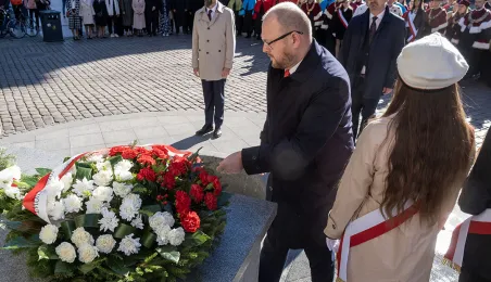 Inauguracja Roku Akademickiego 2024/2025 na UMK - złożenie kwiatów