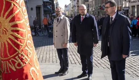 Inauguracja Roku Akademickiego 2024/2025 na UMK - złożenie kwiatów