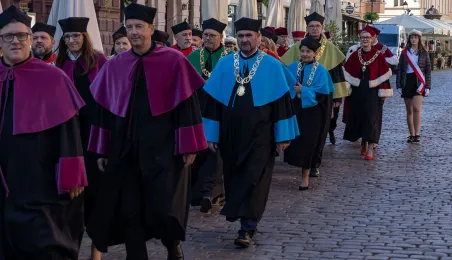 Inauguracja Roku Akademickiego 2024/2025 na UMK - złożenie kwiatów