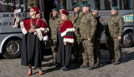 Inauguracja Roku Akademickiego 2024/2025 na UMK - złożenie kwiatów