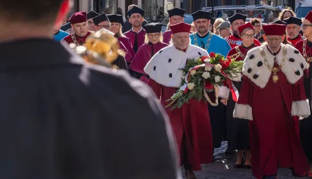 Inauguracja Roku Akademickiego 2024/2025 na UMK - złożenie kwiatów