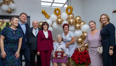 Wspólne zdjęcie gości uroczystości