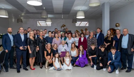 Wspólne zdjęcie gości uroczystości