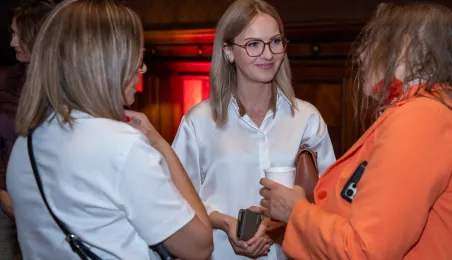 Kuluarowe dyskusje kongresowe