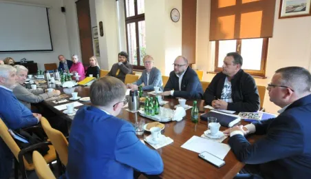 Spotkanie przedstawicieli toruńskiego samorządu z przewodniczącymi Rad Okręgów
