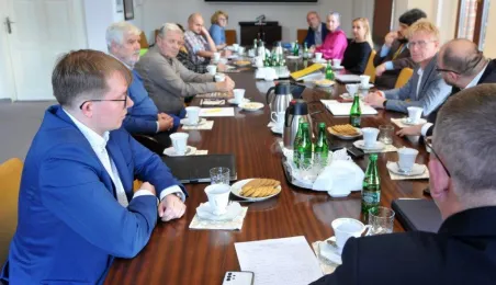 Spotkanie przedstawicieli toruńskiego samorządu z przewodniczącymi Rad Okręgów