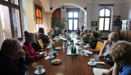 Spotkanie przedstawicieli toruńskiego samorządu z przewodniczącymi Rad Okręgów