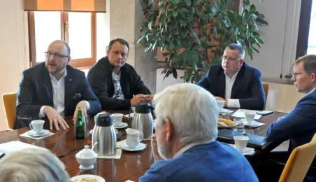 Spotkanie przedstawicieli toruńskiego samorządu z przewodniczącymi Rad Okręgów