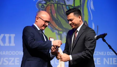 Wręczenie Nagrody Marszałka Województwa przez Marka Wojtkowskiego