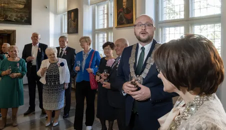 Wspólny toast jubilatów  z prezydentem Torunia