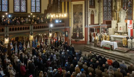 106. rocznica odzyskania niepodległości - złożenie kwiatów i msza św.