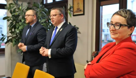 Prezydent Torunia Paweł Gulewski, przewodniczacy Rady Miasta Łukasz Walkusz i jego zastępczyni Edyta Macieja-Morzuch 
