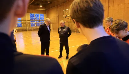 Spotkanie prezydenta Pawła Gulewskiego z finalistami turnieju "Z orlika na stadion"