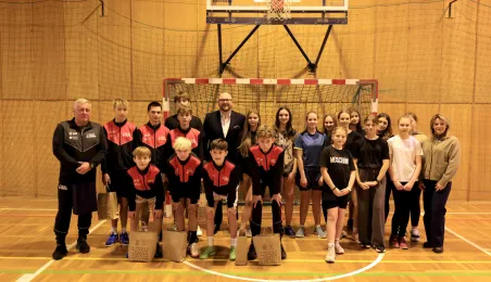 Spotkanie prezydenta Pawła Gulewskiego z finalistami turnieju "Z orlika na stadion"