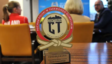 Statuetka z podziekowaniem dla Prezydenta Miasta Torunia