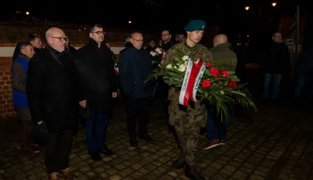 Wiązanki pamięci dla opozycji antykomunistycznej 