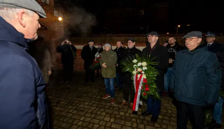 Wiązanki pamięci dla opozycji antykomunistycznej 