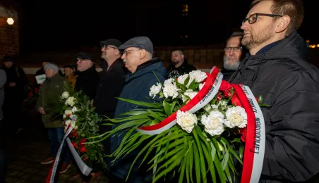 Wiązanki pamięci dla opozycji antykomunistycznej 