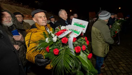 Wiązanki pamięci dla opozycji antykomunistycznej 