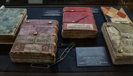 Oprawy gotyckie na wystawie 